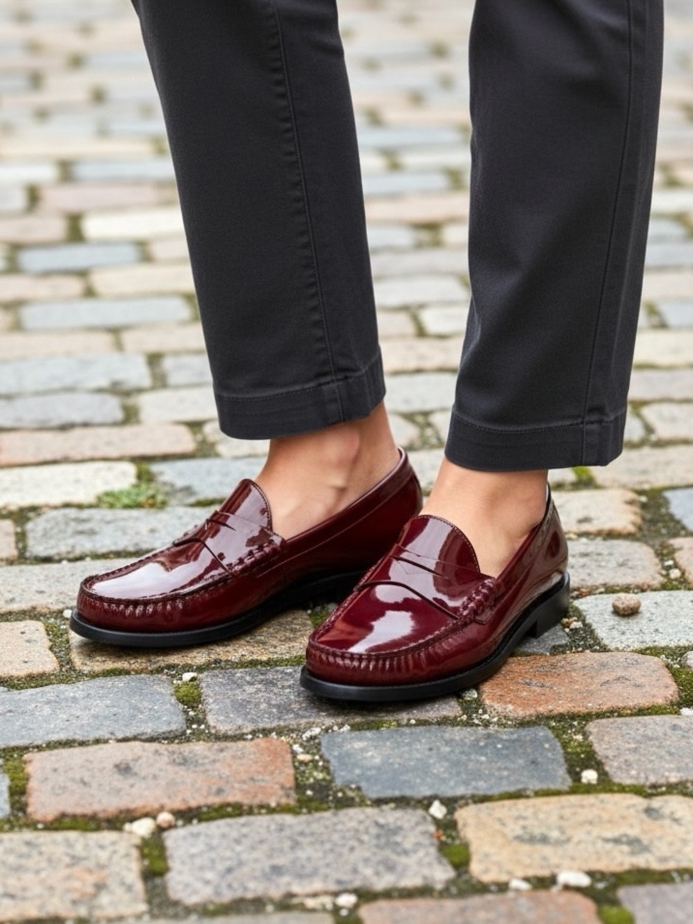 NEW Stuart Weitzman Women's Patent Leather Loafers in Candy Apple Red Size 9